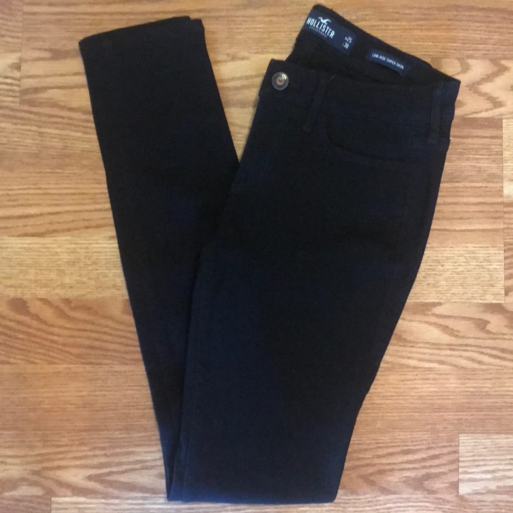 HOLLISTER NWOT LOW-RISE SUPER SKINNY JEANS, SIZE 1
